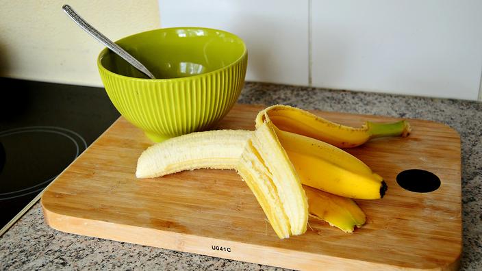 Kulit pisang juga merupakan alat rawatan ruam kulit yang sangat baik.