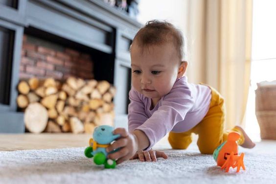 Ajar anak berjalan dengan mainan